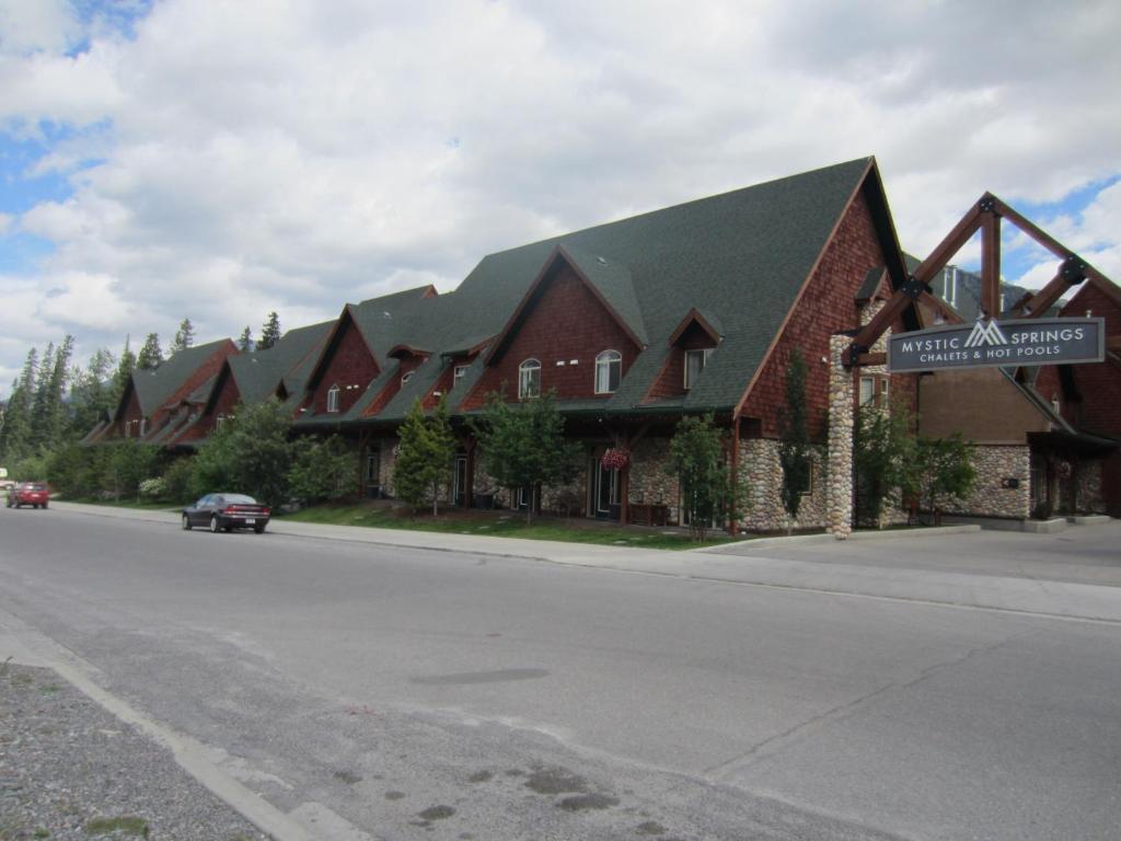 Mystic Springs Chalets & Hot Pools Canmore Zewnętrze zdjęcie