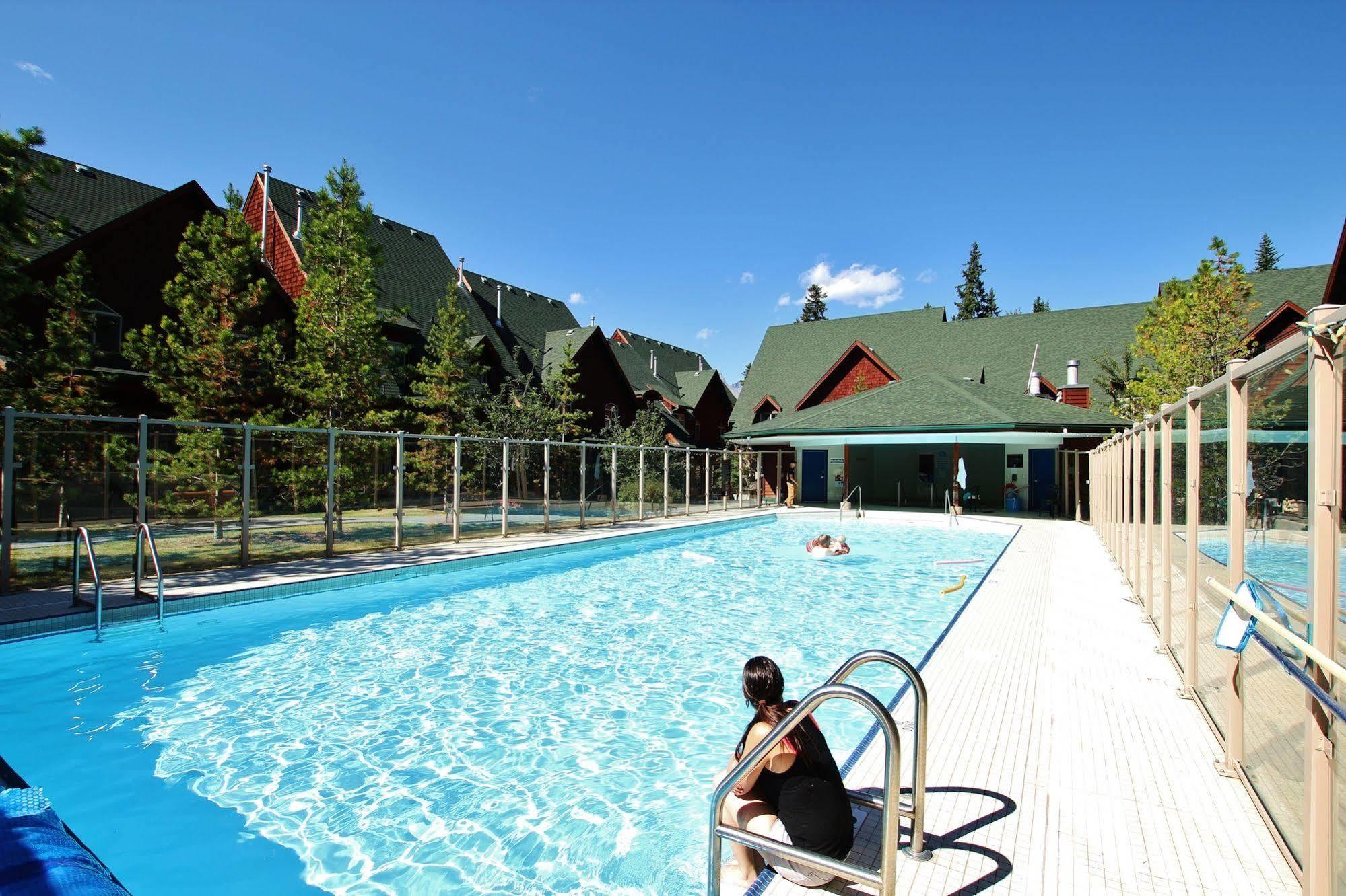 Mystic Springs Chalets & Hot Pools Canmore Zewnętrze zdjęcie